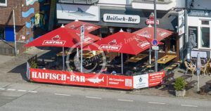 Hamburg, Hafen. Haifischbar. Die Haifischbar ist eine maritime und freundliche Gaststätte, die alles bietet, was Reisende brauchen, um sich wohl zu fühlen.